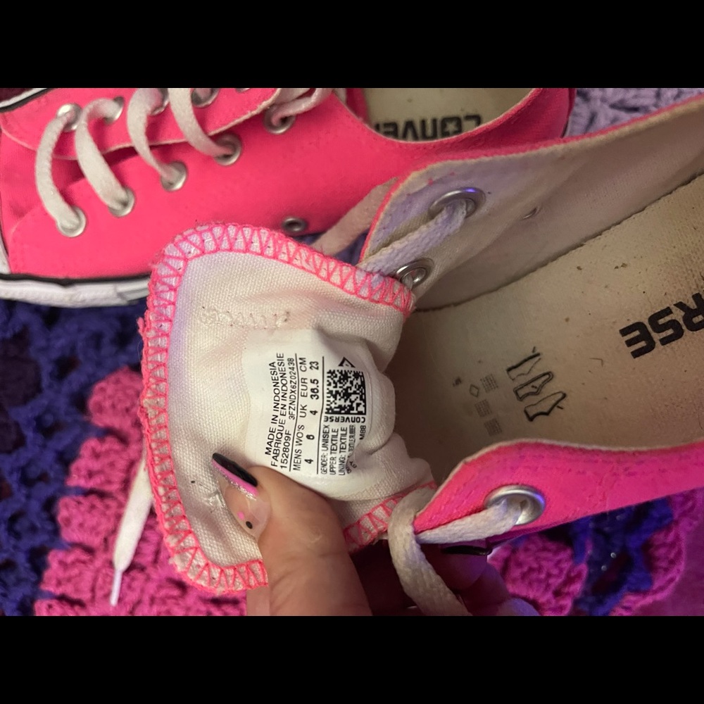 Pink Converse - Picture 2 of 3